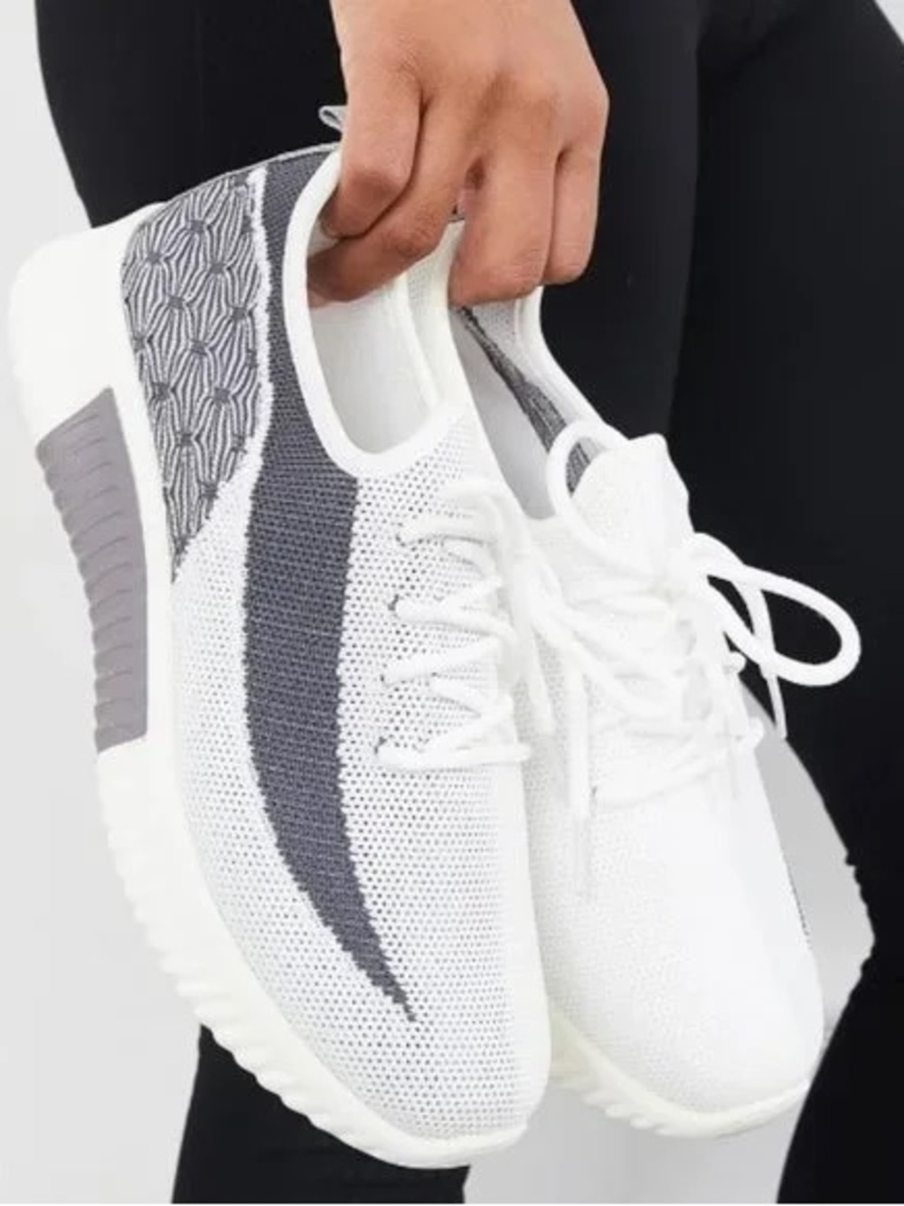 Lightweight Women’s Knit Trainer Sneakers - White & Gray